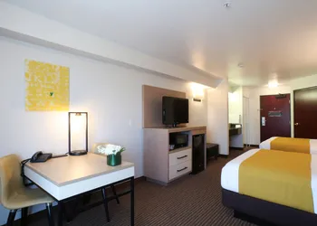 Oxford Suites Spokane Valley hotel thumbnail 7