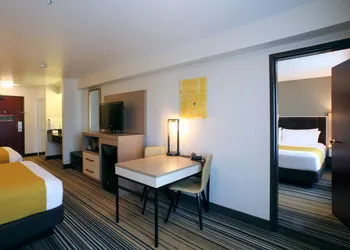 Oxford Suites Spokane Valley hotel thumbnail 8