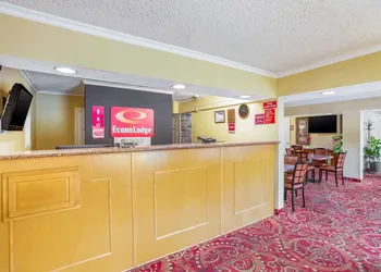 Econo Lodge Huntington - Barboursville University Area hotel thumbnail 2