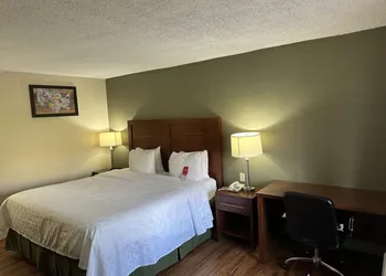 Econo Lodge Huntington - Barboursville University Area hotel thumbnail 3