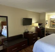 Econo Lodge Huntington - Barboursville University Area hotel detail image 4