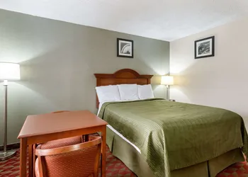 Econo Lodge Huntington - Barboursville University Area hotel thumbnail 5
