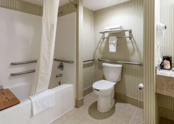 Econo Lodge Huntington - Barboursville University Area hotel thumbnail 6