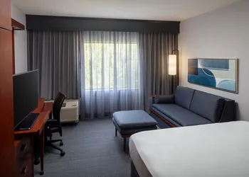 Courtyard by Marriott Charleston Downtown/Civic Center hotel thumbnail 4