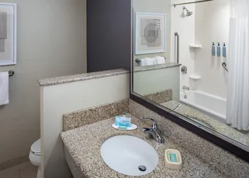 Courtyard by Marriott Charleston Downtown/Civic Center hotel thumbnail 6