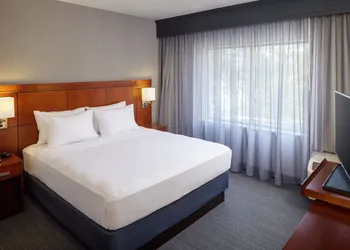 Courtyard by Marriott Charleston Downtown/Civic Center hotel thumbnail 7