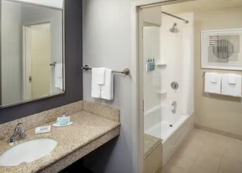 Courtyard by Marriott Charleston Downtown/Civic Center hotel thumbnail 8