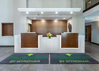 Wingate by Wyndham Wisconsin Dells Waterpark hotel thumbnail 2