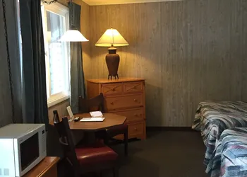 Z Bar Motel hotel thumbnail 3