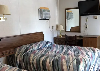 Z Bar Motel hotel thumbnail 6