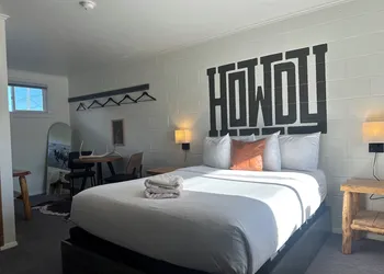 Elk Antler Inn hotel thumbnail 3