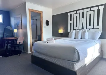 Elk Antler Inn hotel thumbnail 4