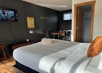 Elk Antler Inn hotel thumbnail 6