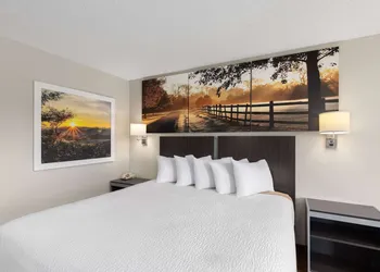 Days Inn by Wyndham Childersburg/Sylacauga hotel thumbnail 6