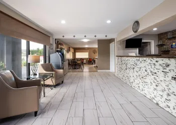 Days Inn by Wyndham Anderson hotel thumbnail 2