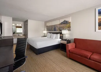 Days Inn by Wyndham Anderson hotel thumbnail 7