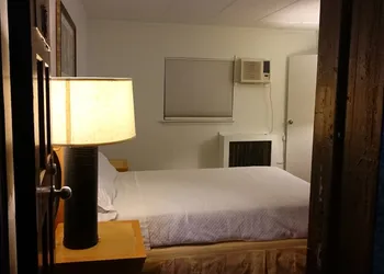 Greenview Inn Riverhead hotel thumbnail 2
