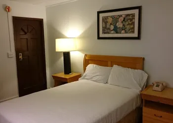 Greenview Inn Riverhead hotel thumbnail 3