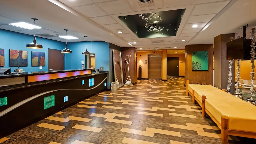 Best Western Plus Chain of Lakes Inn & Suites hotel detail image 2