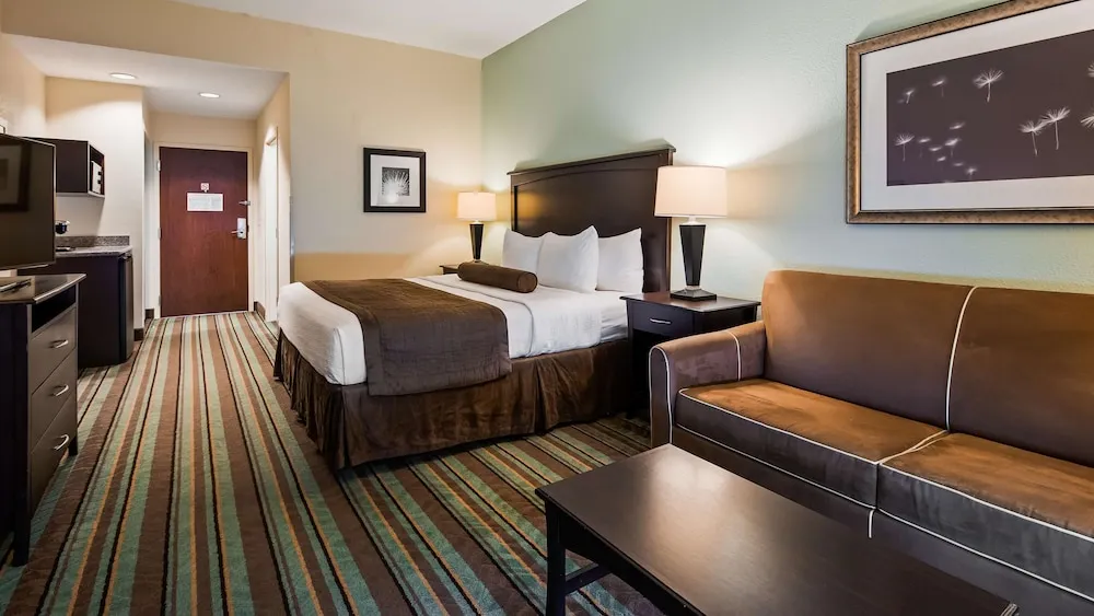 Best Western Plus Chain of Lakes Inn & Suites hotel detail image 6