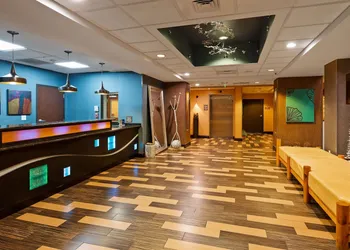 Best Western Plus Chain of Lakes Inn & Suites hotel thumbnail 2