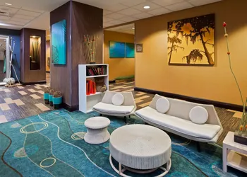 Best Western Plus Chain of Lakes Inn & Suites hotel thumbnail 3