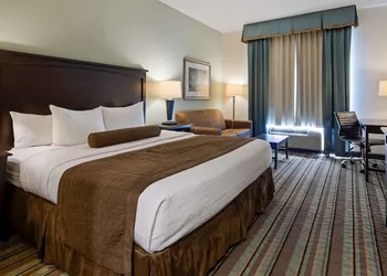 Best Western Plus Chain of Lakes Inn & Suites hotel thumbnail 5
