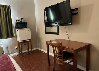 Hometown Inns North Hills hotel thumbnail 4