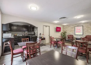 Red Roof Inn PLUS+ & Suites Opelika hotel thumbnail 4