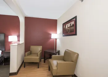 Red Roof Inn PLUS+ & Suites Opelika hotel thumbnail 8