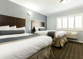 Hollywood Palms Inn and Suites hotel thumbnail 2