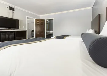 Hollywood Palms Inn and Suites hotel thumbnail 4