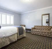 Hollywood Palms Inn and Suites hotel detail image 5