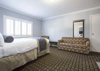 Hollywood Palms Inn and Suites hotel thumbnail 5