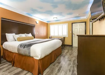 Hollywood Palms Inn and Suites hotel thumbnail 7