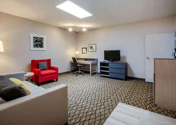 Days Inn & Suites by Wyndham Rochester Hills MI hotel thumbnail 6