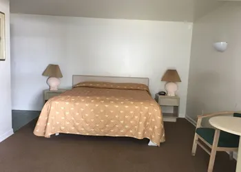 Point 1 Motel hotel thumbnail 5