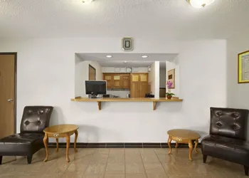 Super 8 by Wyndham Williams Lake BC hotel thumbnail 2