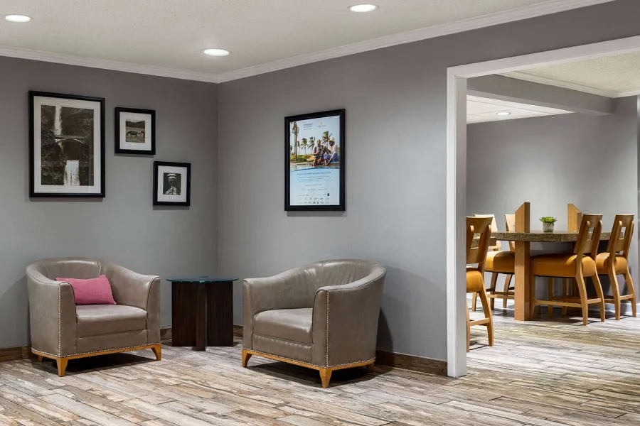 La Quinta Inn & Suites by Wyndham Chicago Tinley Park hotel detail image 2