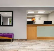 La Quinta Inn & Suites by Wyndham Chicago Tinley Park hotel detail image 4