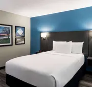 La Quinta Inn & Suites by Wyndham Chicago Tinley Park hotel detail image 5