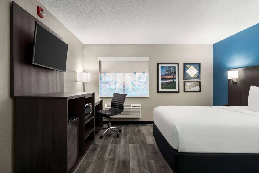 La Quinta Inn & Suites by Wyndham Chicago Tinley Park hotel detail image 6