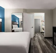 La Quinta Inn & Suites by Wyndham Chicago Tinley Park hotel detail image 7