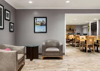 La Quinta Inn & Suites by Wyndham Chicago Tinley Park hotel thumbnail 3