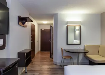 Motel 6 Airdrie, AB hotel thumbnail 5
