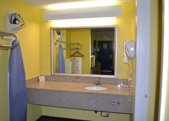 Econo Lodge Picayune hotel thumbnail 6