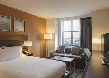 Hilton Garden Inn Long Island City New York hotel thumbnail 5