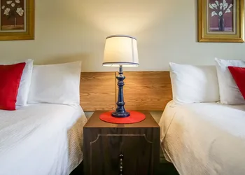 Gables Motel hotel thumbnail 2