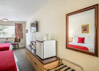 Gables Motel hotel thumbnail 5