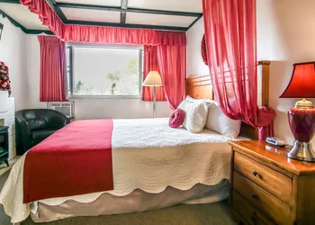 Gables Motel hotel thumbnail 7